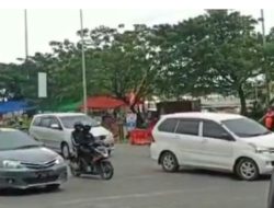 Rutinitas Personil Dishub Kota Makassar Lakukan Pengaturan Lalin di Seputaran Rumah Jabatan Walikota