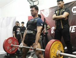 Mantan Ketua IPMIL UNM Agung Ismunandar Raih Medali Perak di Ajang Angkat Besi Sulsel