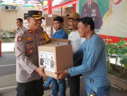 Sinergitas Terjaga, Polres Gowa Bagikan Parsel Lebaran ke Awak Media