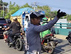 Truck Roda Enam Biang Kemacetan, Masyarakat Menjerik…