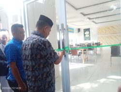 Ketua DPRD Kabupaten Gowa saat meresmikan tempat wisata dan lesehan Istana Mappala
