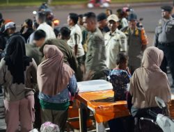 Satpol PP Tertibkan PK 5 di Bantaran CPI, Ini Alasannya :